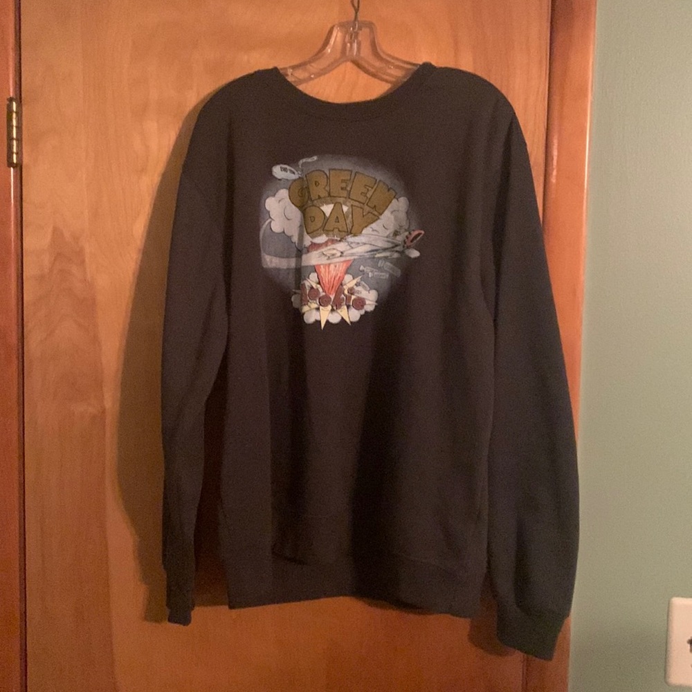 Blackish grey crewneck-runs small